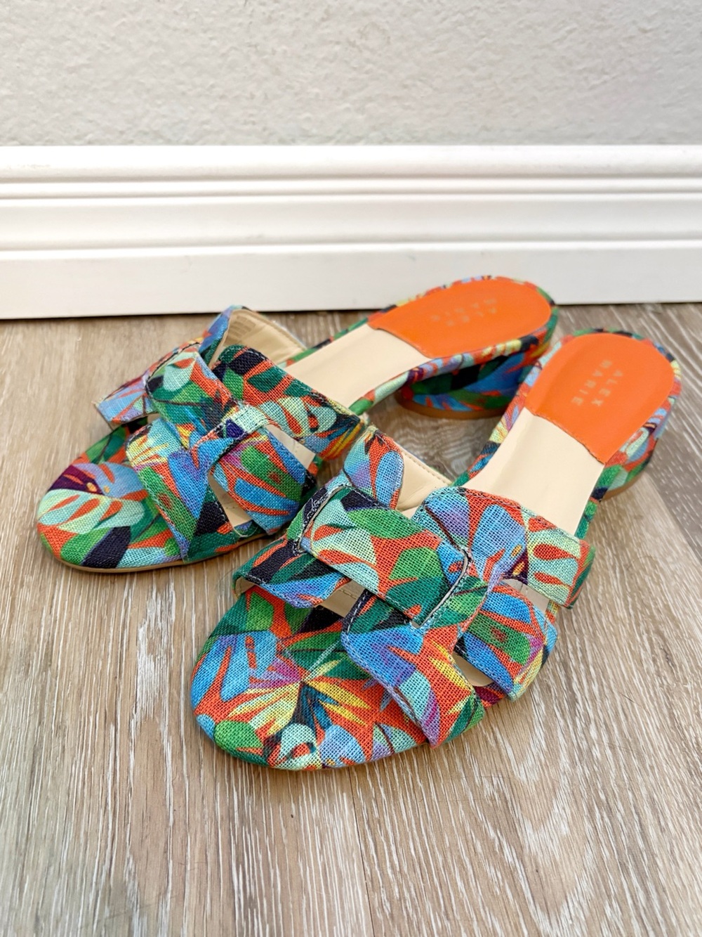 Alex Marie Multicolor Woven Tropical Bow Slide Mules NWOT - Green/Orange/Blue